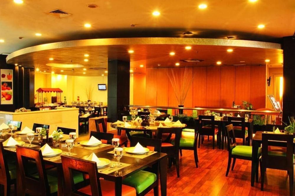 Grand Suka Hotel Pekanbaru Exterior foto
