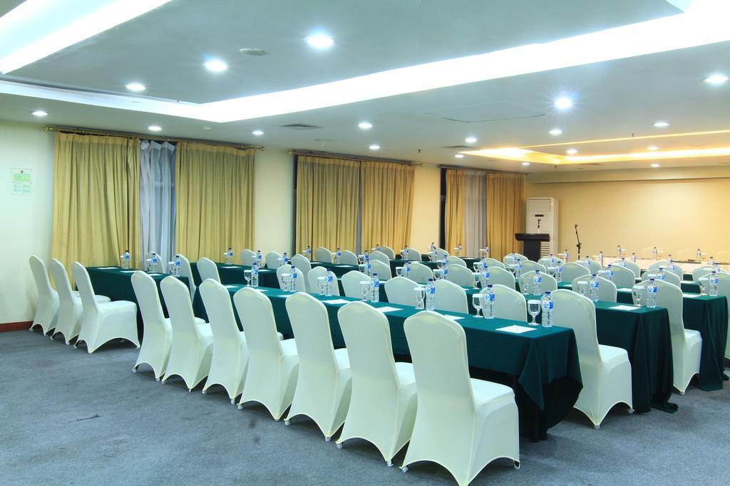 Grand Suka Hotel Pekanbaru Exterior foto