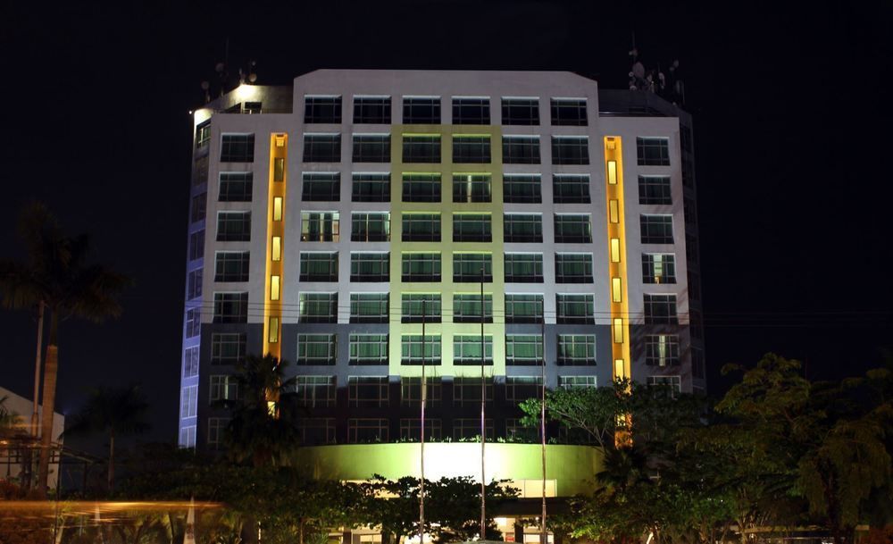 Grand Suka Hotel Pekanbaru Exterior foto