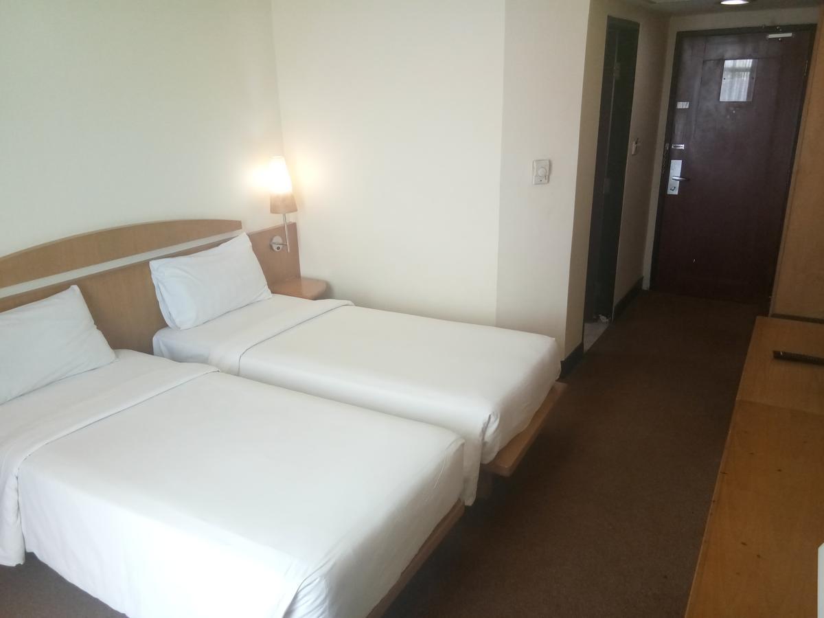 Grand Suka Hotel Pekanbaru Exterior foto