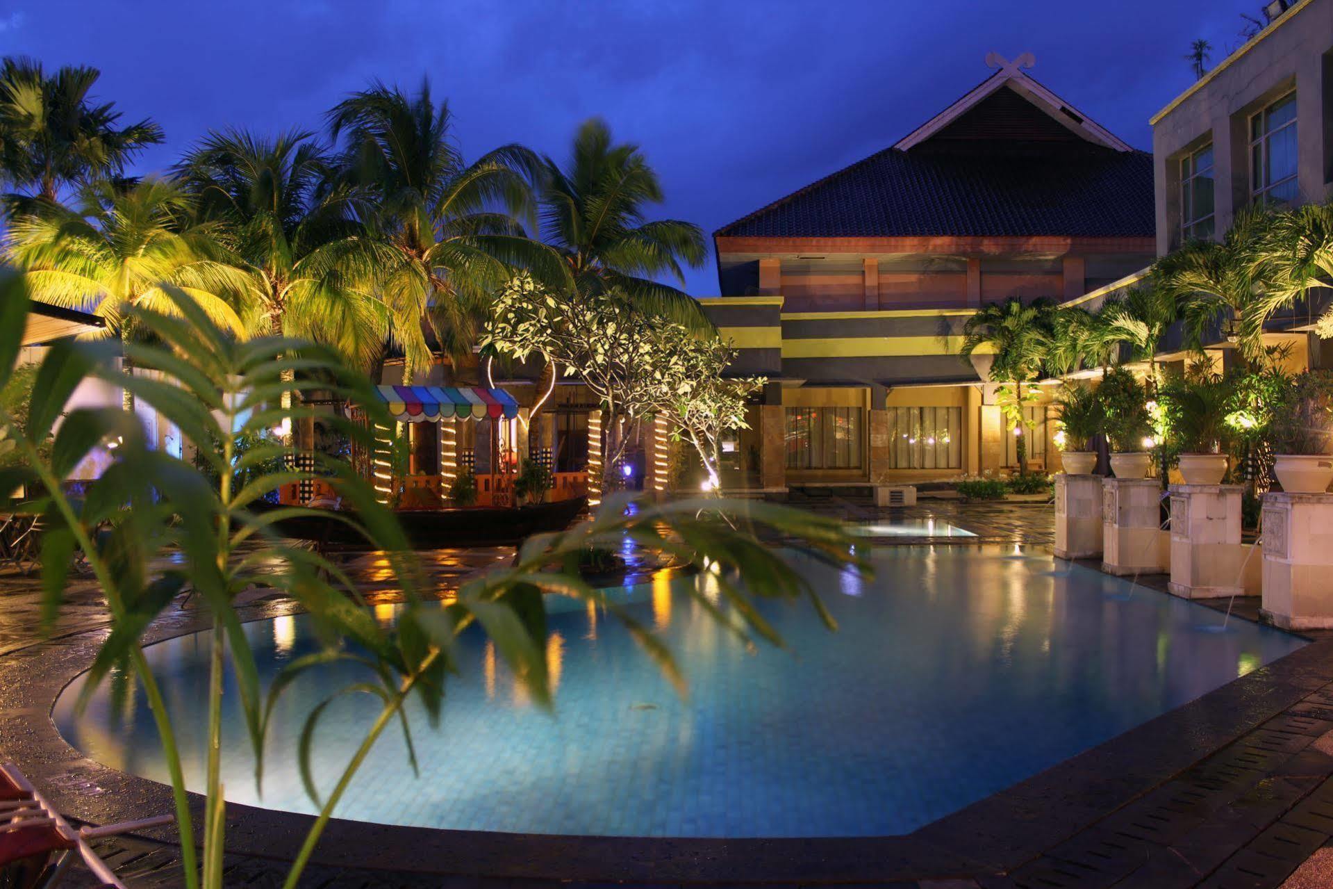 Grand Suka Hotel Pekanbaru Exterior foto
