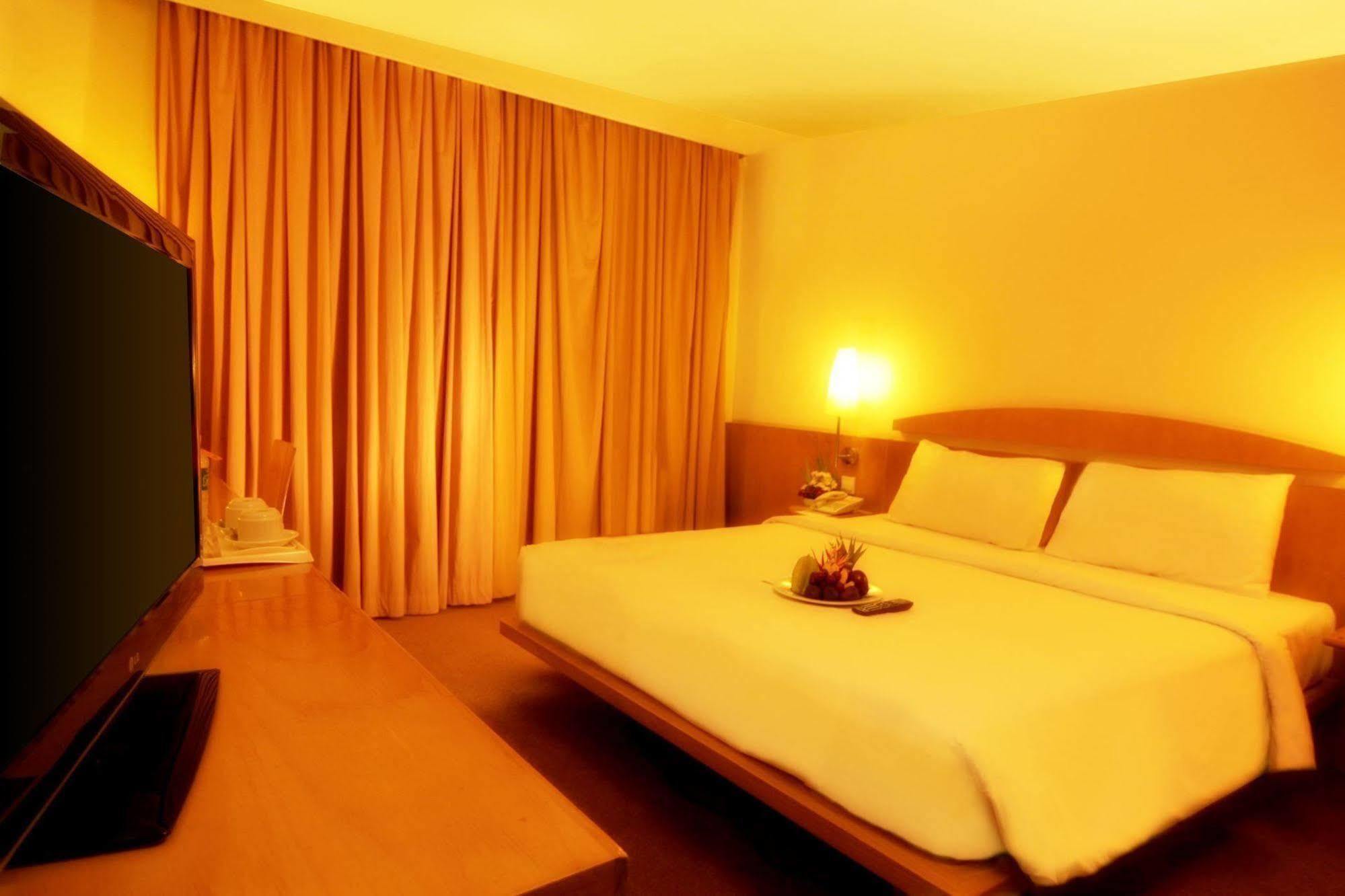 Grand Suka Hotel Pekanbaru Exterior foto