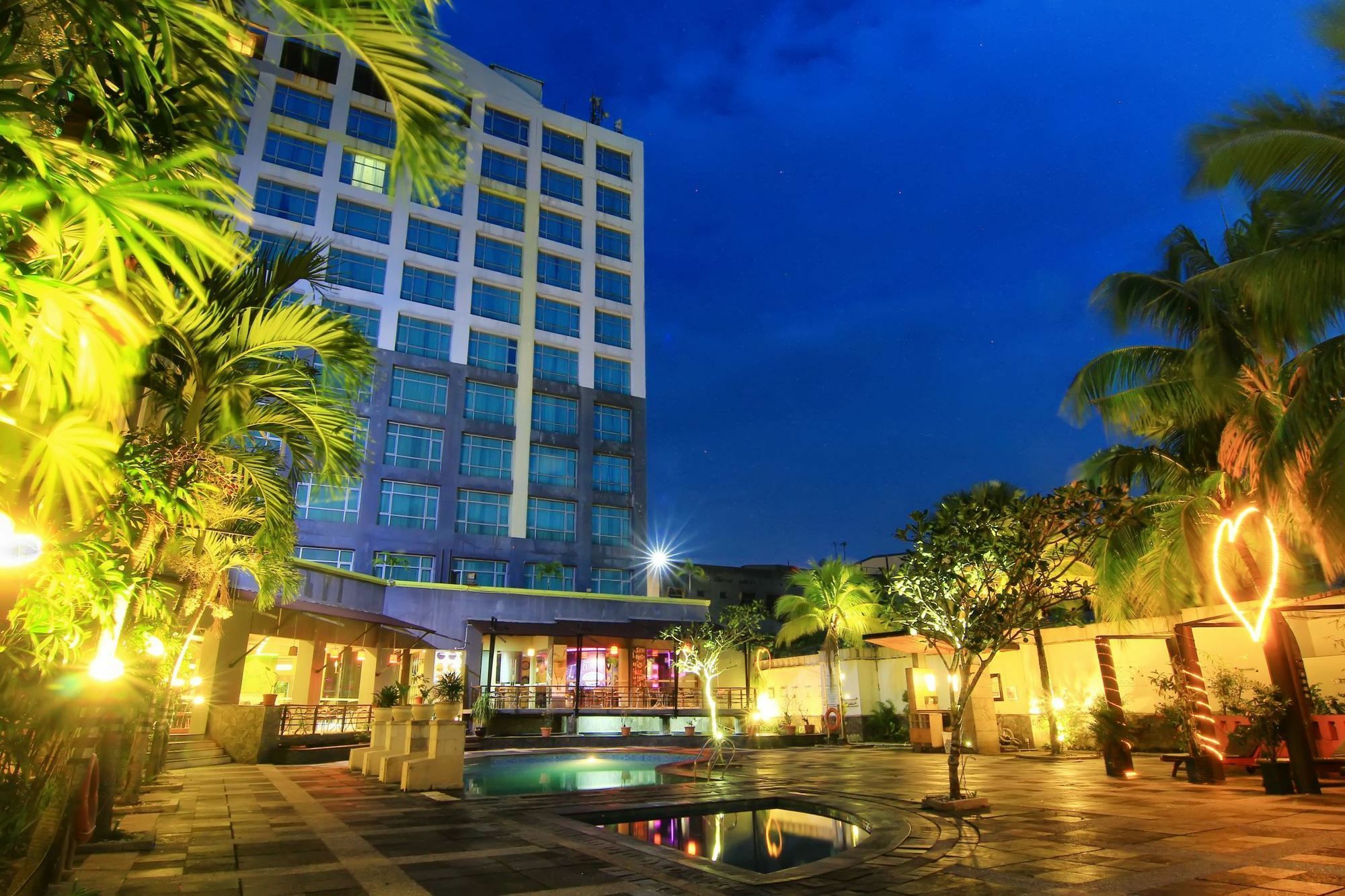 Grand Suka Hotel Pekanbaru Exterior foto